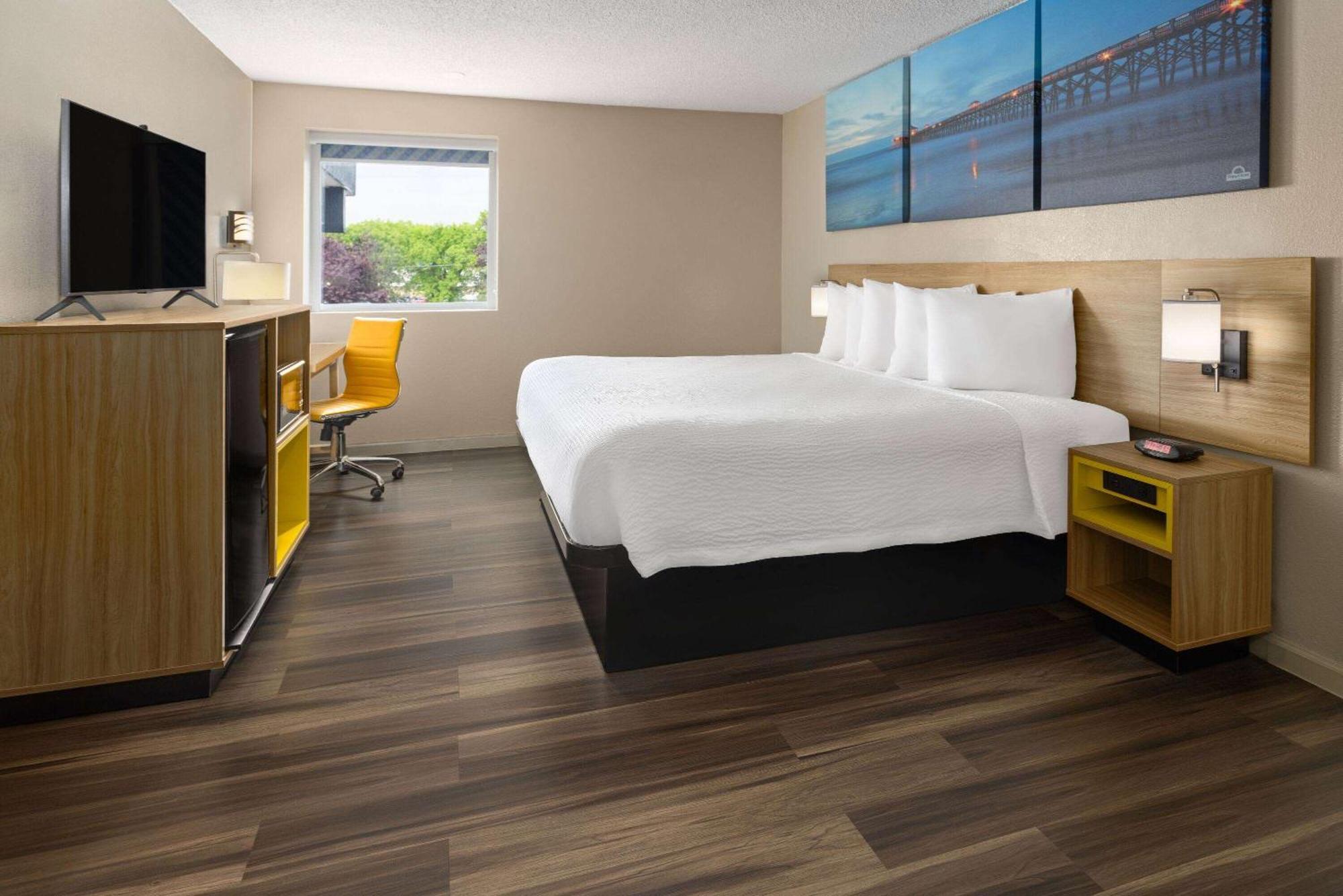 Days By Wyndham Hotel
